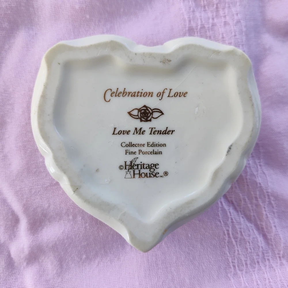 Vintage Heritage House Love Me Tender Box - Picture 5 of 7
